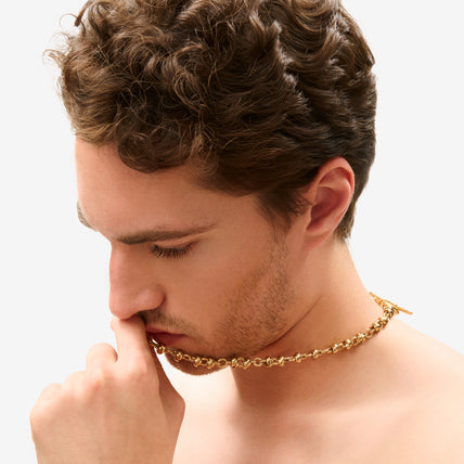 Collar Atik con cadena dorada