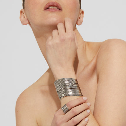 Anillo Wave plateado