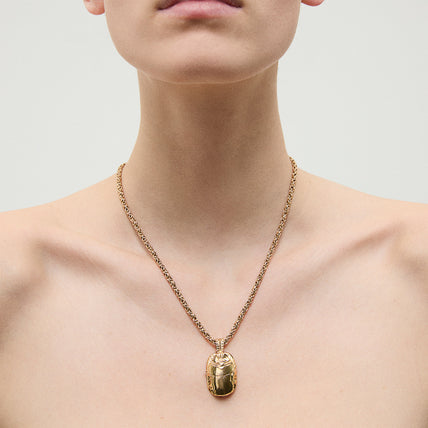 Collar de escarabajo dorado