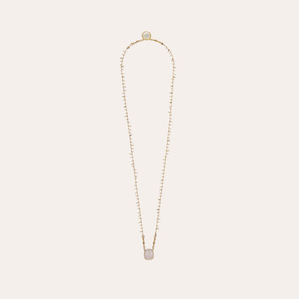 Collar con escapulario engastado en oro — Nácar blanco y cuarzo rosa