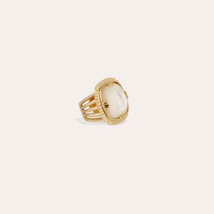 Goldfarbener Arty-Ring – weißes Perlmutt
