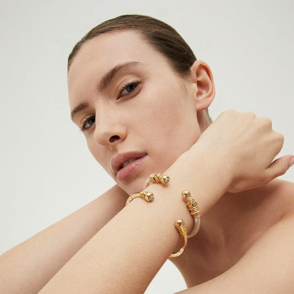 Sari-Armband mit Strasssteinen aus vergoldetem Acetat – Elfenbein